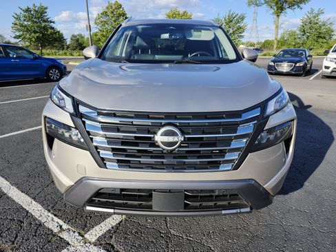 Used 2024 Nissan Rogue SL AWD/4WD image 5