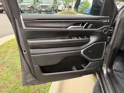 Used 2023 Jeep Wagoneer 4WD image 32