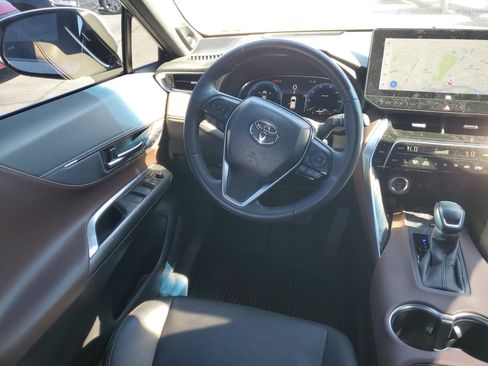 Used 2024 Toyota Venza Limited image 15