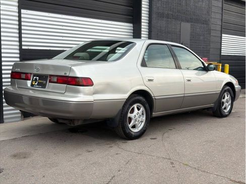 Used 1999 Toyota Camry LE FWD image 3