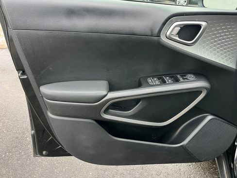 Used 2025 Kia Soul LX w/ LX Technology Package image 18