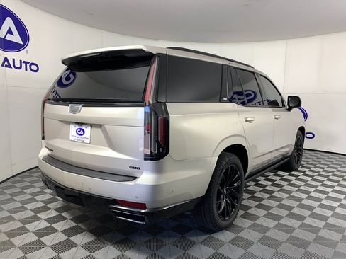 Used 2022 Cadillac Escalade Sport Platinum w/ LPO, ONYX Package AWD/4WD image 3