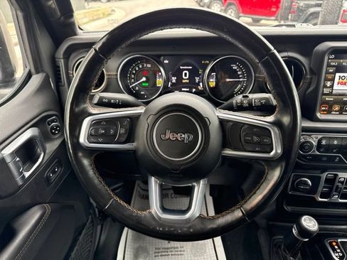 Used 2022 Jeep Wrangler Unlimited Sahara AWD/4WD image 18