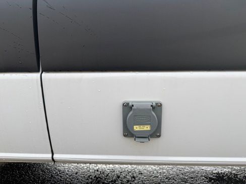 Used 2024 Mercedes-Benz Sprinter 2500 image 17