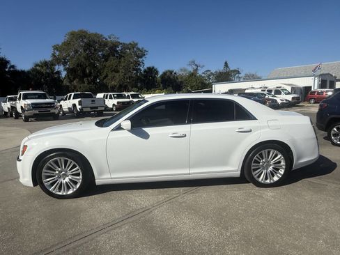 Used 2014 Chrysler 300 image 4