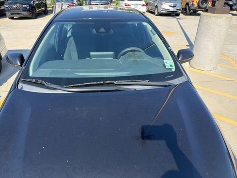 Used 2021 Toyota Corolla LE FWD image 3