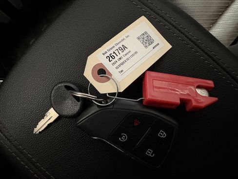 Used 2024 GMC Canyon AT4 w/ AT4 Premium Package image 23