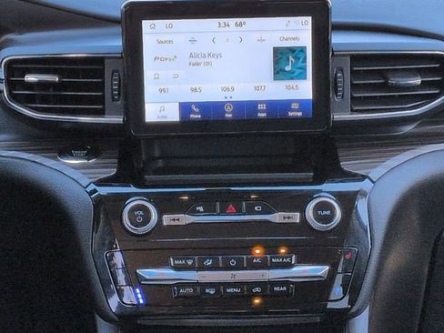 Used 2022 Ford Explorer Limited w/ Equipment Group 301A image 18