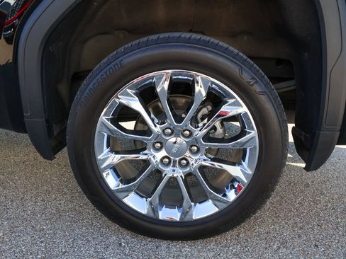 Used 2024 GMC Sierra 1500 SLT w/ SLT Premium Package AWD/4WD image 32