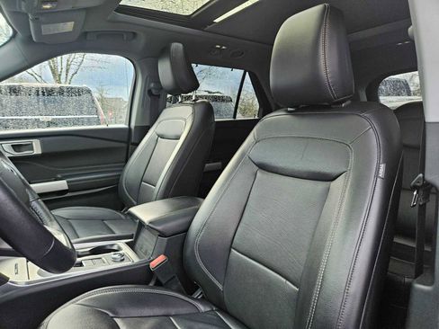 Used 2023 Ford Explorer Limited image 24