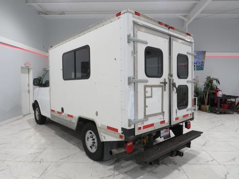 Used 2010 Chevrolet Express 3500 RWD image 5