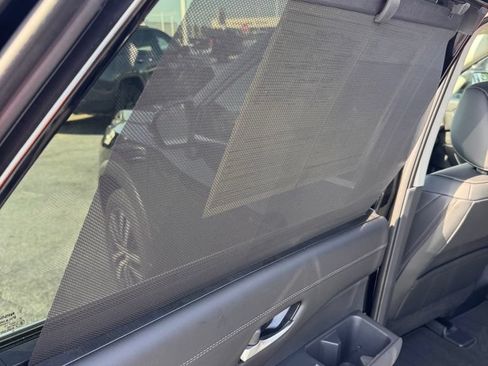 Used 2025 Nissan Pathfinder Platinum FWD image 19