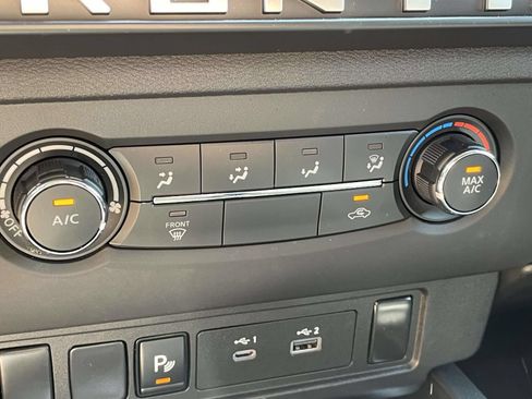 Used 2025 Nissan Frontier SV RWD image 18