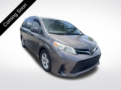 Used 2020 Toyota Sienna LE FWD image 3