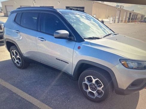 Used 2022 Jeep Compass Trailhawk w/ Trailhawk Convenience Group AWD/4WD image 11