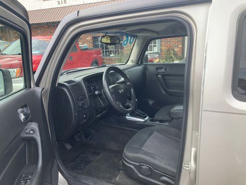 Used 2006 HUMMER H3 image 6
