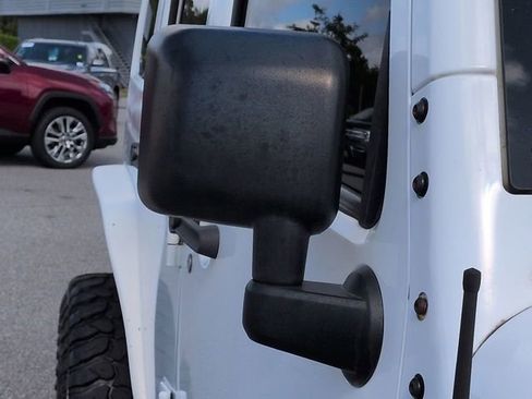 Used 2016 Jeep Wrangler Unlimited Sahara AWD/4WD image 12