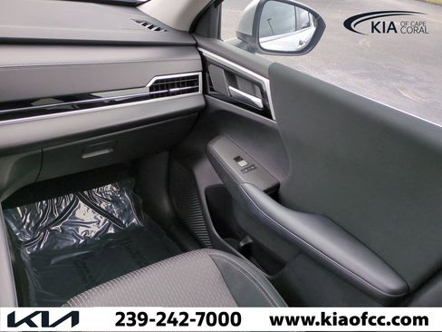 Used 2024 Mitsubishi Outlander ES image 16