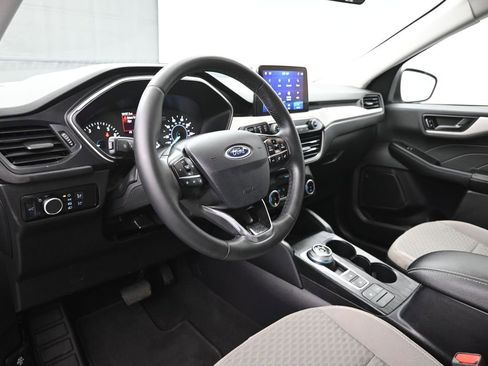 Used 2022 Ford Escape SE w/ SE Sport Appearance Package image 18