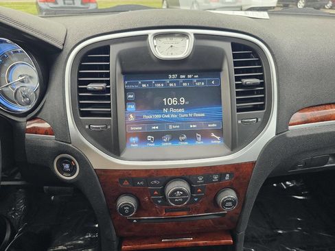 Used 2012 Chrysler 300 Limited image 29