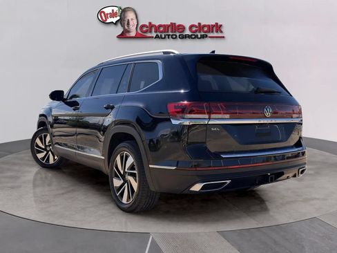 Used 2024 Volkswagen Atlas SEL AWD/4WD image 2
