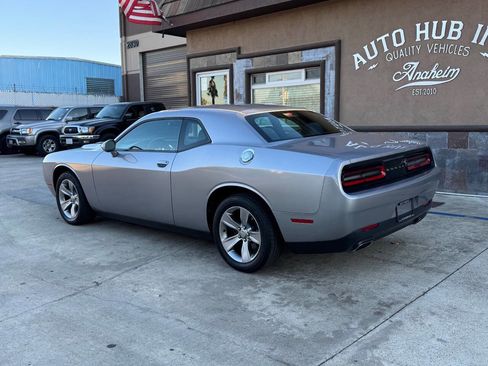 Used 2016 Dodge Challenger SXT image 7