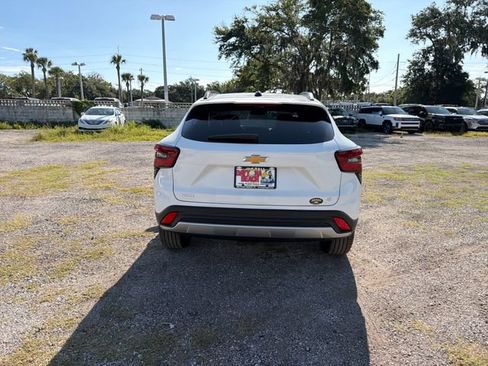 New 2026 Chevrolet Trax LT w/ LT Convenience Package FWD image 9