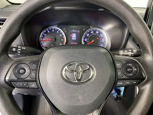 Used 2021 Toyota RAV4 LE AWD/4WD image 13