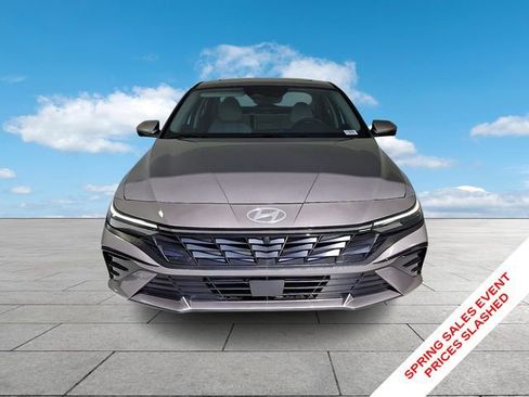 Certified 2024 Hyundai Elantra Limited FWD image 3