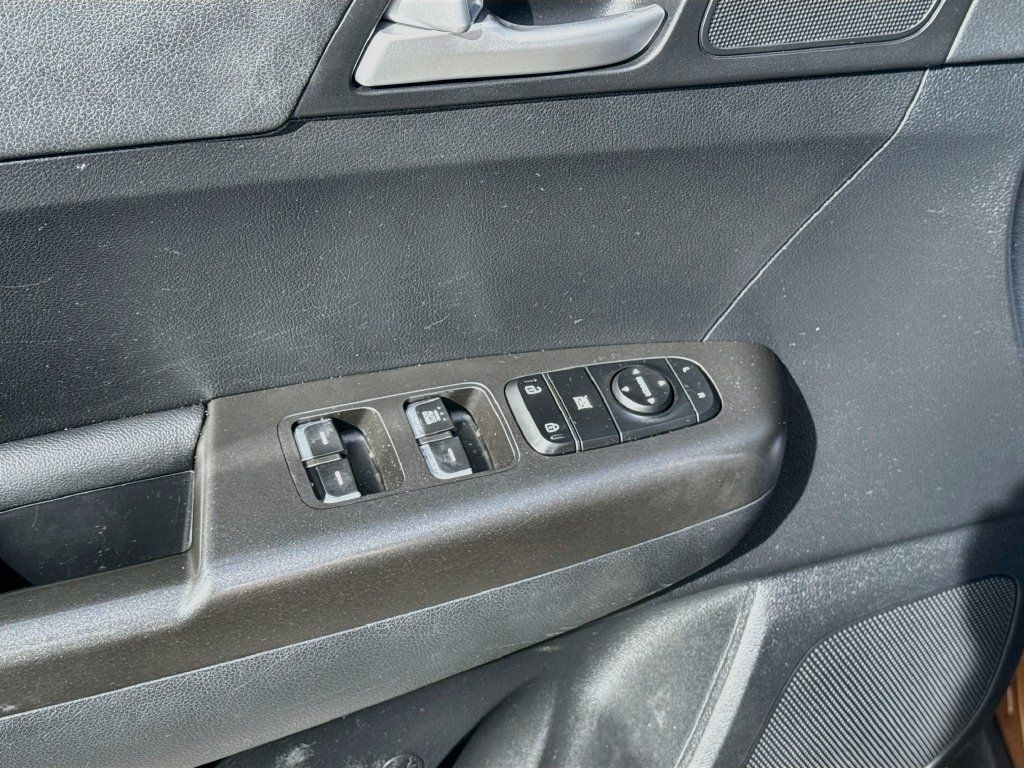 Used 2017 Kia Sportage LX AWD/4WD image 17