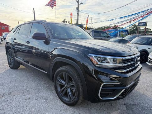 Used 2020 Volkswagen Atlas Cross Sport SE w/ Panoramic Sunroof Package image 3