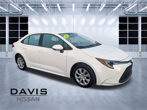 Used 2025 Toyota Corolla LE image 1