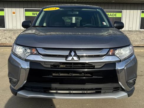 Used 2018 Mitsubishi Outlander ES image 2