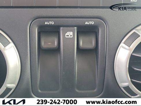 Used 2017 Jeep Wrangler Sahara w/ Connectivity Group AWD/4WD image 25