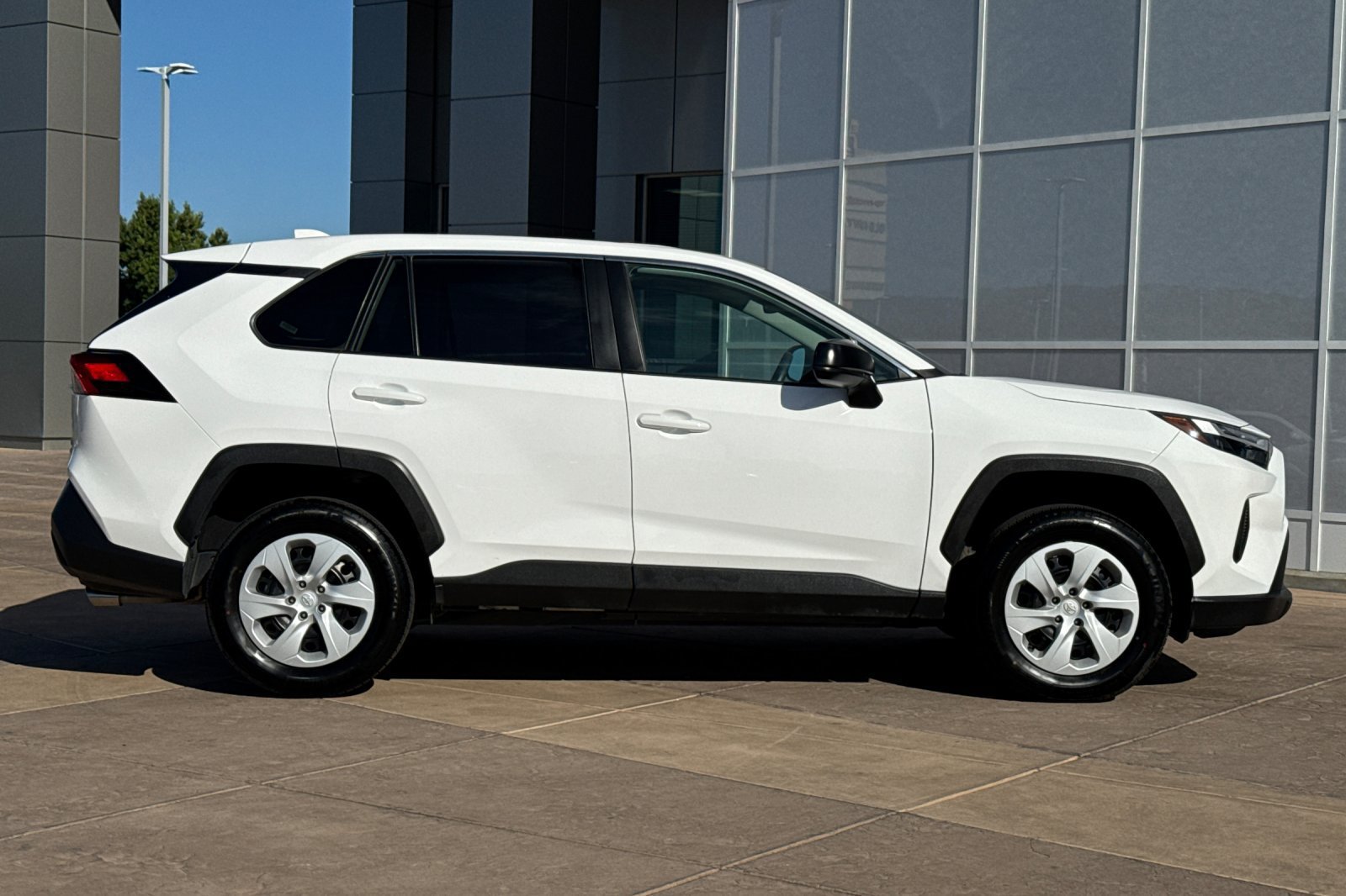 Used 2025 Toyota RAV4 LE AWD/4WD image 3