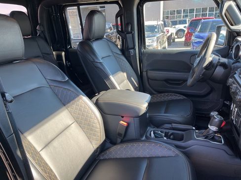 Used 2023 Jeep Gladiator Overland image 15