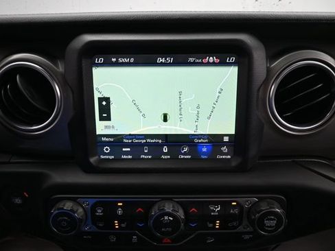 Used 2019 Jeep Wrangler Unlimited Sahara w/ Dual Top Group AWD/4WD image 17