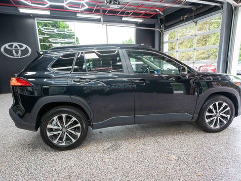 Used 2025 Toyota Corolla Cross XLE AWD/4WD image 4