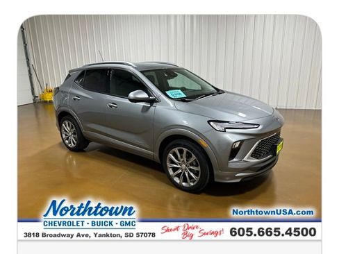 Used 2025 Buick Encore GX Avenir w/ Avenir Technology Package image 7