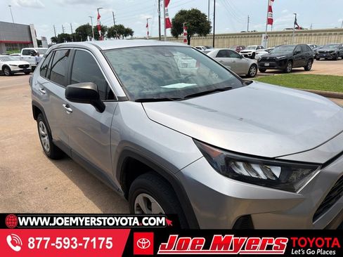 Used 2022 Toyota RAV4 LE FWD image 1