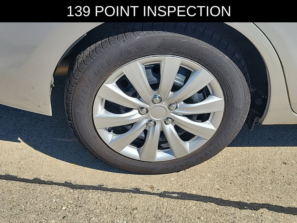 Used 2017 Toyota Corolla LE FWD image 5