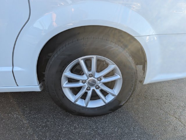 Used 2019 Dodge Grand Caravan SXT FWD image 17