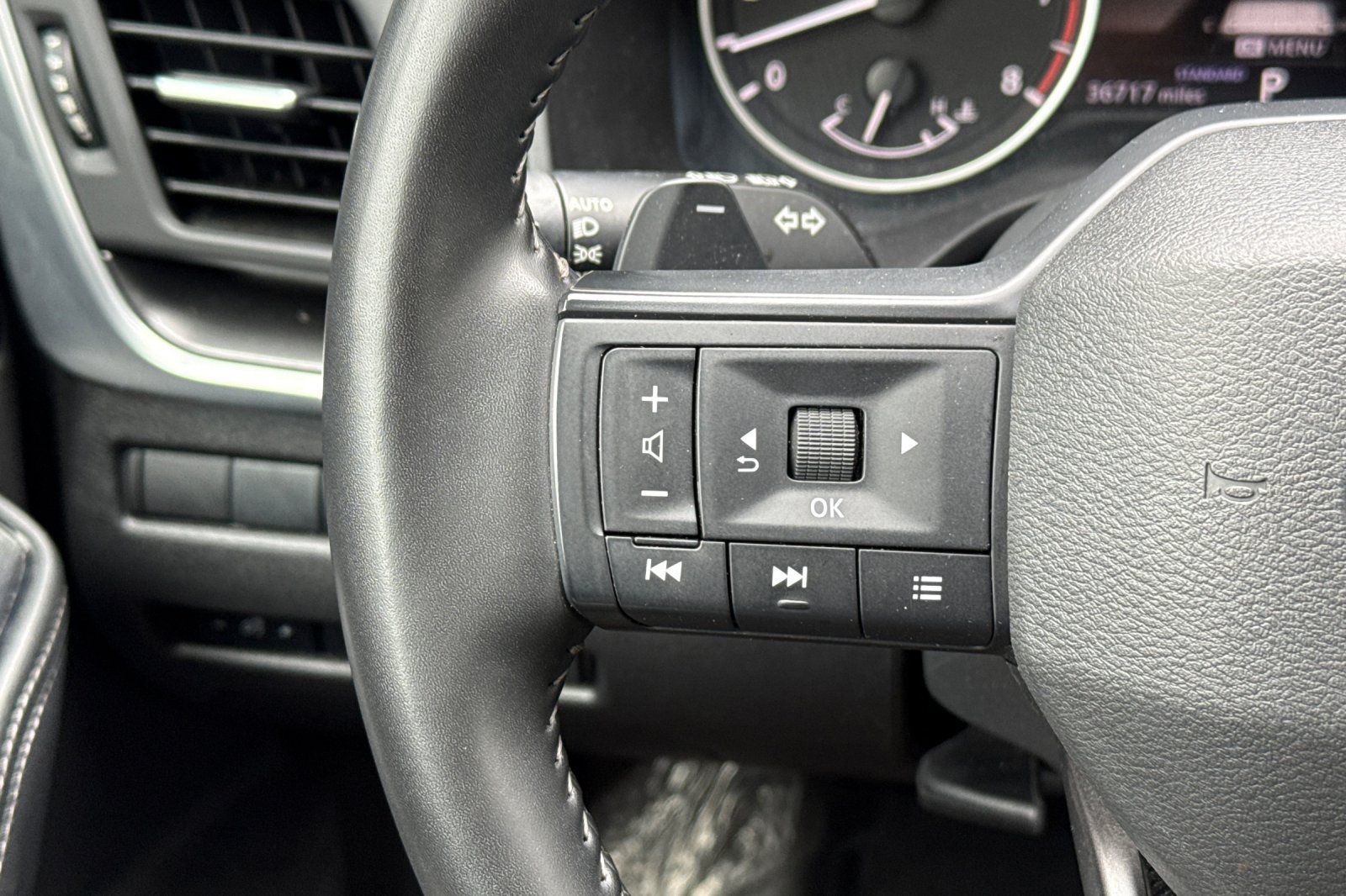 Used 2025 Nissan Rogue SV FWD image 31