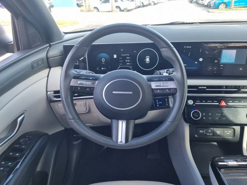 Used 2025 Hyundai Tucson Limited FWD image 19