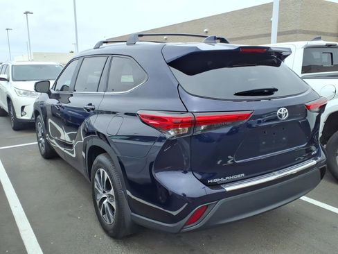 Used 2023 Toyota Highlander XLE FWD image 4