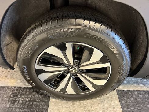 Certified 2025 Volkswagen Atlas SE FWD image 14