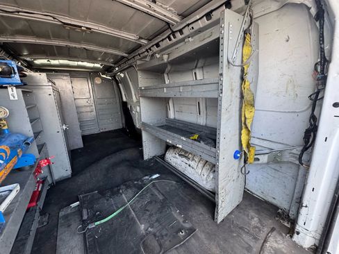 Used 2017 Chevrolet Express 3500 Extended image 18