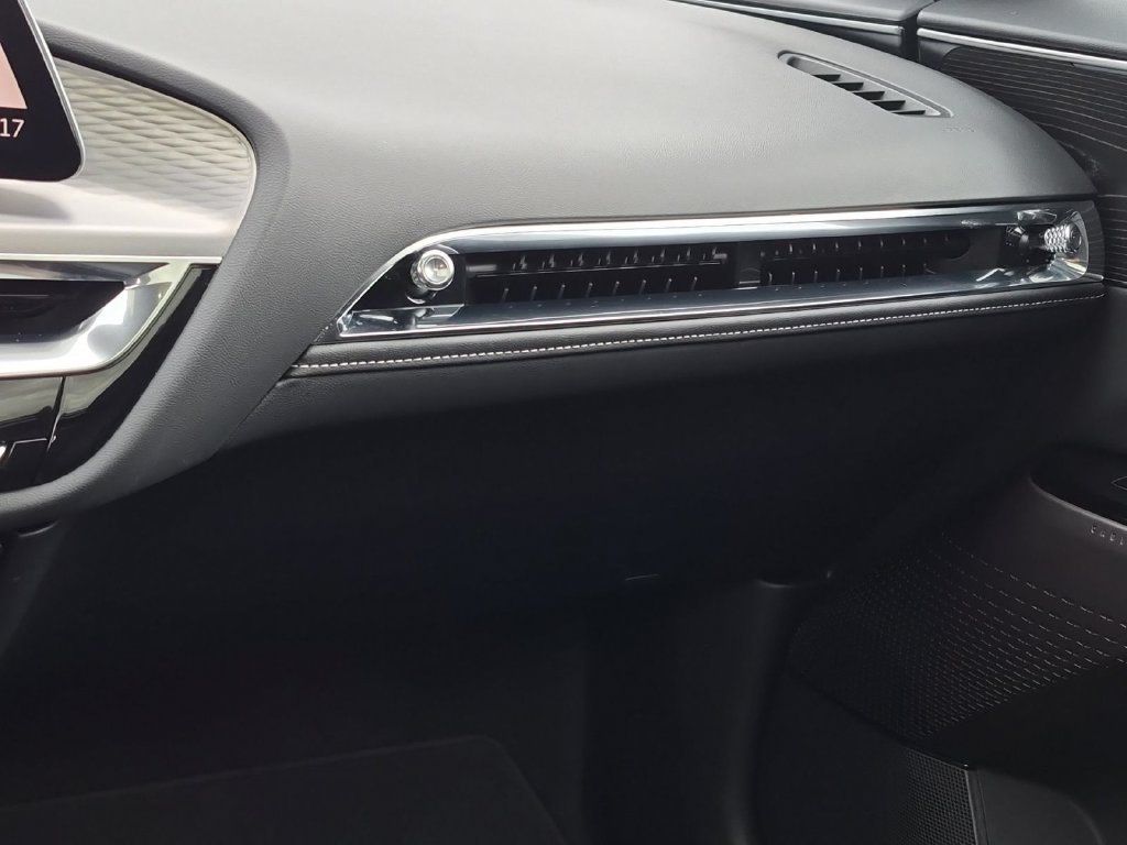 Certified 2024 Cadillac Lyriq Sport AWD/4WD image 29
