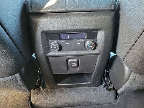 Used 2023 Chevrolet Traverse LT image 11