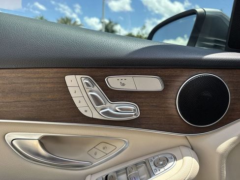 Used 2021 Mercedes-Benz GLC 300 image 41
